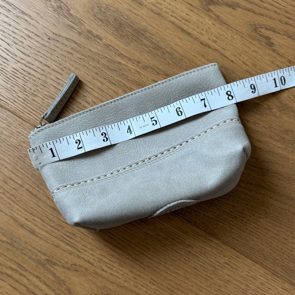 Roots Canada Small Leather Makeup Toiletry Pouch - Grey - Like New - Picture 4 of 10